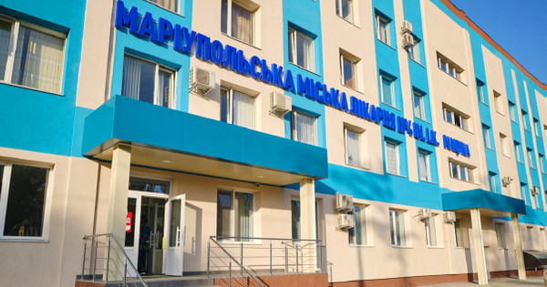 Okupatorji izdajajo medicinsko opremo, ukradeno v Mariupolu za njihovo humanitarno pomoč