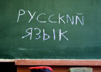 Okupatorji silijo Ukrajince, da pošljejo svoje otroke v šole z ruskim kurikulumom