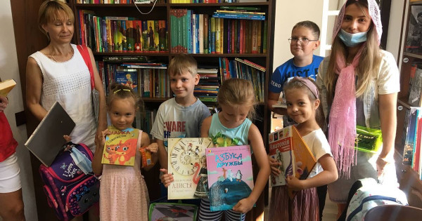 Okupatorji so zažgali vse knjige iz knjižnice cerkve Petro Mohyla v Mariupolu