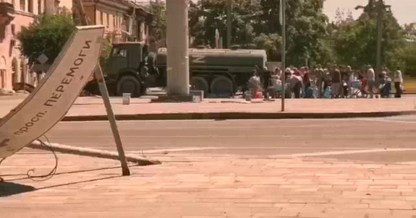 Okupatorji v Mariupolu distribuirajo kontaminirano vodo prebivalcem