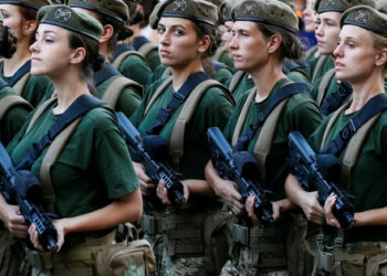 Peticija za odpravo vojaške registracije žensk je pridobila 25 tisoč rubljev. Glasov