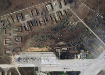 Po vrsti eksplozij na Krimu so Rusi začeli nujno evakuirati letala in helikopterje