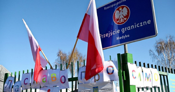 Poljski državljani porabili približno 2 milijardi dolarjev za pomoč ukrajinskim beguncem