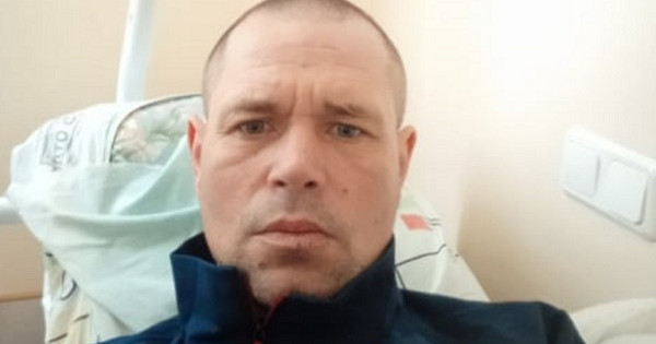 Ranjen ukrajinski tanker plazil šest kilometrov do položajev oboroženih sil Ukrajine za preživetje