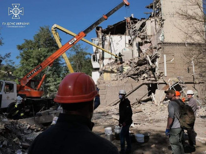 Reševalci našli še tri trupla pod ruševinami Zaporozhye visokih stavb