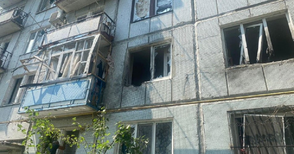 Rusi obstreljevali stanovanjsko visoko stavbo v Chuguevu iz "Orkanov"