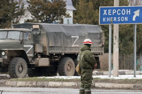 Rusi premikajo svoje rezerve in poskušajo okrepiti Kherson