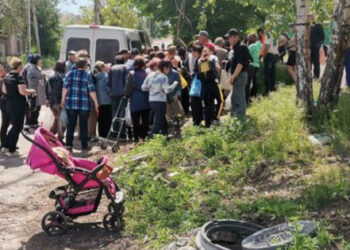 Rusi prisilijo Ukrajince na zasedenih ozemljih, da delajo za hrano