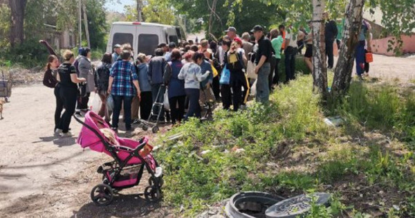 Rusi prisilijo Ukrajince na zasedenih ozemljih, da delajo za hrano