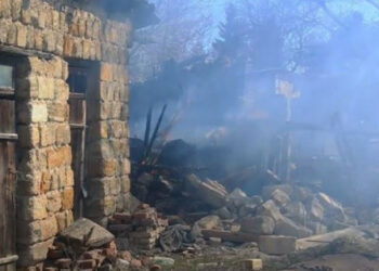 Rusi so obstreljeli vas v Zaporizhiji, kjer naj bi obstajal "zeleni hodnik"