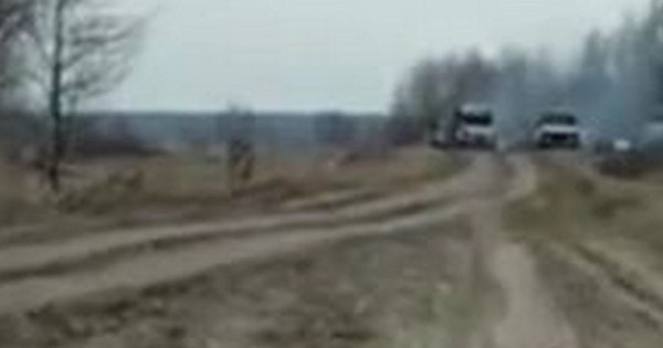 Rusi so obstreljevali konvoj prostovoljcev v bližini Černohiva.