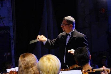 Rusi so ustrelili dirigenta regionalne filharmonične družbe v Khersonu
