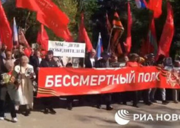 Rusi so v zasedeno regijo Kherson prinesli dodatke za sodelovanje na "paradah" do 9. maja