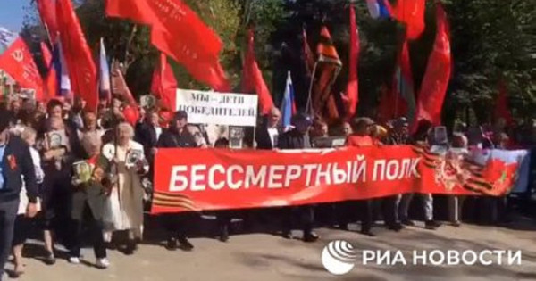 Rusi so v zasedeno regijo Kherson prinesli dodatke za sodelovanje na "paradah" do 9. maja