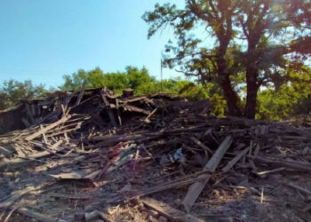 Rusi so z raketnim napadom ubili družino v donjecku (video)