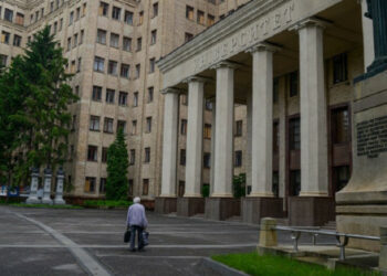 Rusi ubili pet civilistov v regiji Kharkiv prejšnji dan