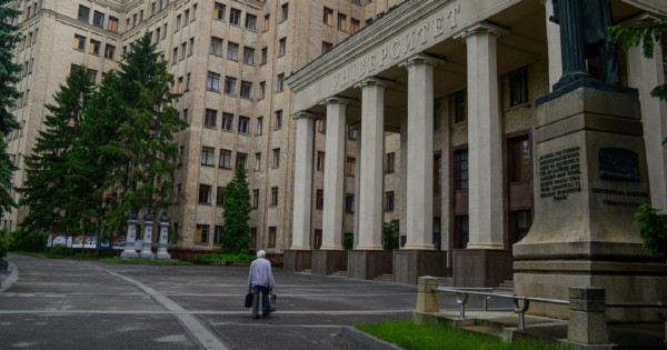 Rusi ubili pet civilistov v regiji Kharkiv prejšnji dan