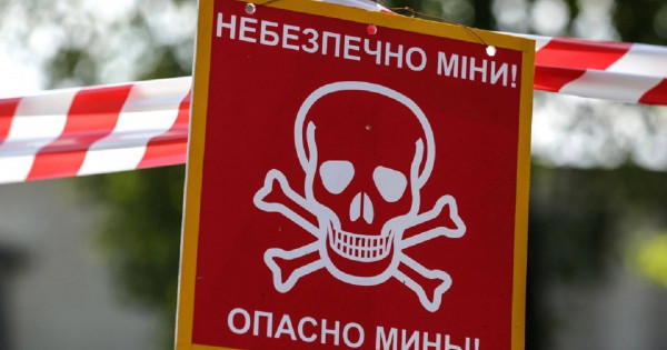 Rusi ukrajinskim reševalcim preprečujejo razminiranje regije Sumy