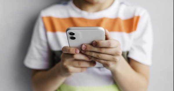 Rusi uporabljajo ukrajinske otroke prek socialnih omrežij za prilagoditev požara