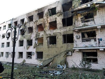 Rusi zadeli bolnišnico v Kupyansku z raketami, zdravnik je bil ubit