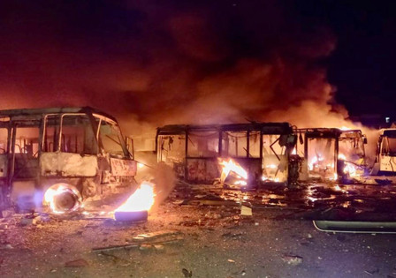 Rusija z raketami zadela avtobusno skladišče v Dniproju