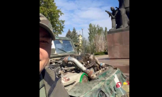 Ruski zajedljivci za 5.000 rubljev. dolarji prodani Vitaly Kim oklepni avto "Tiger" (video)