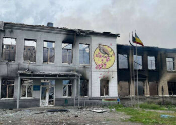 Severodonetsk je pod stalnim obstreljevanjem, vendar ni obkrožen, pravi Serhiy Gaidai