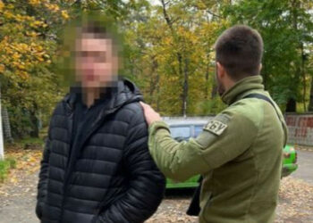 Sodelavka, ki je sodelovala pri kazensko napadih Rusov, je bila pridržana v Buči