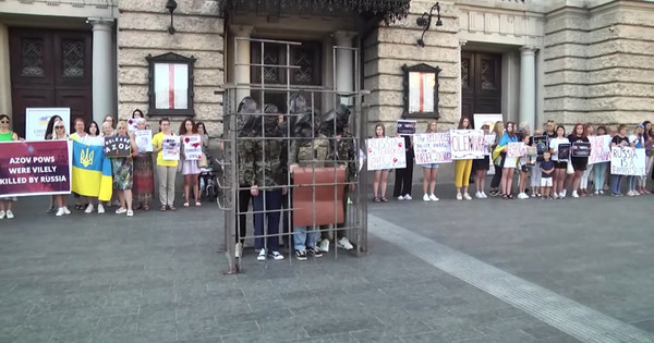 Sorodniki branilcev Azovstala so v Lvivu imeli shod: video