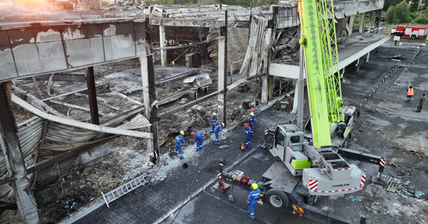 Število žrtev ruskega napada na nakupovalni center Kremenchug se je povečalo na 18