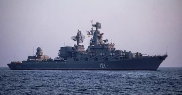Ugasnjena križarka "Moskva" se je potopil med vlečnostjo