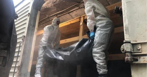 Ukrajinska vojska je pokazala, kako se trupla okupatorjev, ki so bili ukinjena v Ukrajini, odnašajo