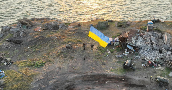 Ukrajinske oborožene sile dvignile ukrajinsko zastavo nad otokom Zmiyiny