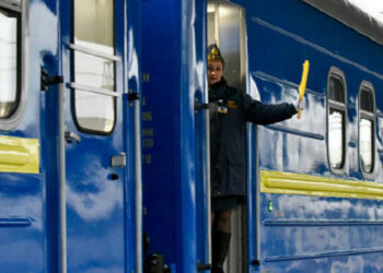 Ukrzaliznytsia opozorila na zamudo 13 vlakov zaradi raketnih napadov na regijo Lviv