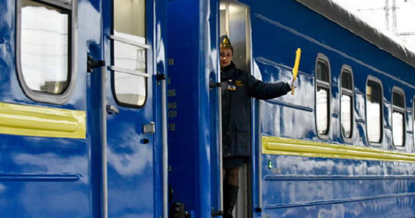 Ukrzaliznytsia opozorila na zamudo 13 vlakov zaradi raketnih napadov na regijo Lviv