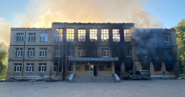 V Avdiivki v Donjecku so okupatorji bombardirali šolo z "Grads"