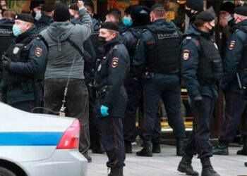 V Moskvi so ruska garda in policija začeli aretirati vojsko – obveščevalno