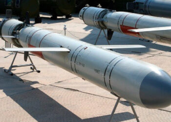 V Nikolajevu je ruska raketa zadela vojaško vojašnico.