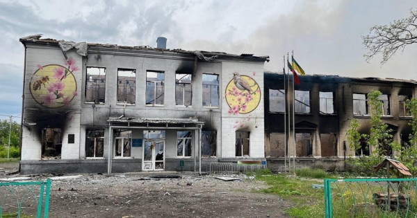 V donjeckski regiji je ruska raketa zadela stanovanjsko stavbo in ubila dva otroka