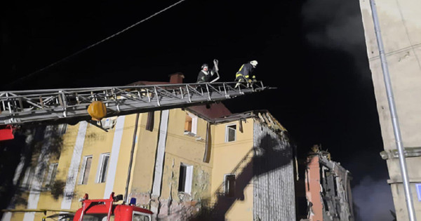 V kharkivski skupni spalnici, ki so jo obstreljili Rusi, so ljudje z okvaro sluha živeli