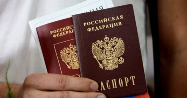 V okupiranih regijah Kherson in Zaporizhia so Rusi svoje potne liste predali le 1 % prebivalstva