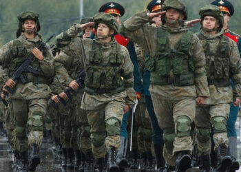 V okviru »delne mobilizacije« v Rusiji je bilo v vojsko vpoklicanih 200 tisoč ljudi. Osebe