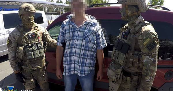 V regiji Dnipropetrovsk so na železniških postajah in letališčih pridržali topničarja ruskega požara (foto, video)