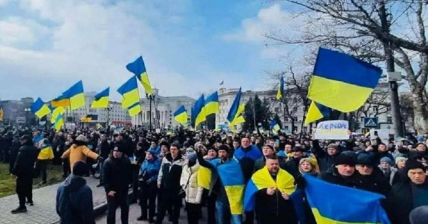 V regiji Kherson so Rusi zaradi protestov pridržali več kot 400 Ukrajincev