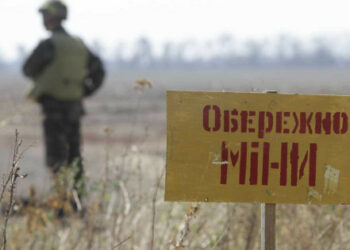 V regiji Kherson sta dve osebi med delom na terenu eksplodirali na ruski školjki.