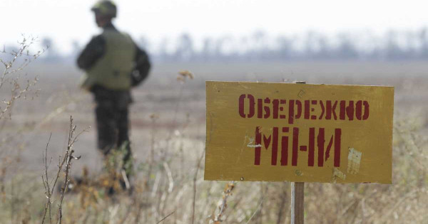 V regiji Kherson sta dve osebi med delom na terenu eksplodirali na ruski školjki.
