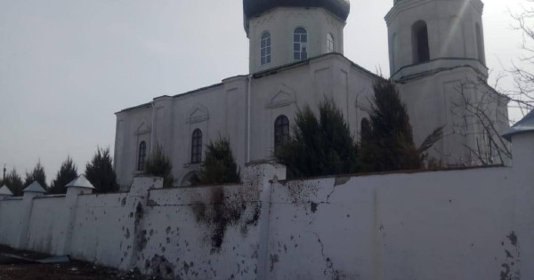 V regiji Luhansk so Rusi obstrelili tempelj UOC-MP, je bil ubit duhovnik