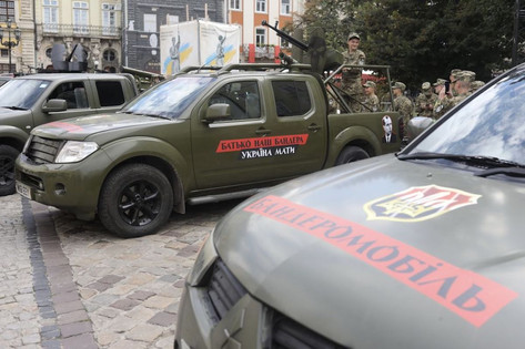 V središču Lviva so bila prikazana bojna vozila z mitraljezi za Oborožene sile Ukrajine