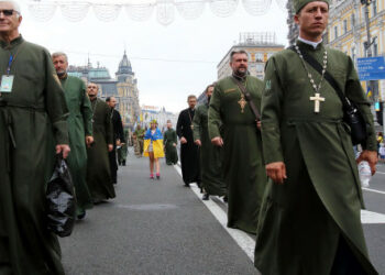 Verkhovna Rada je iz enačila vojaške kaplane z vojaškim osebjem