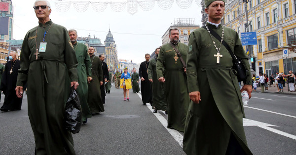 Verkhovna Rada je iz enačila vojaške kaplane z vojaškim osebjem